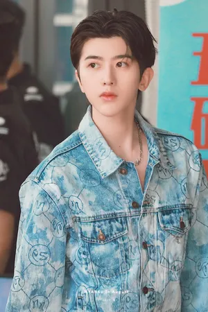 蔡徐坤帅气蓝色牛仔服青春洋溢帅照图片第6张