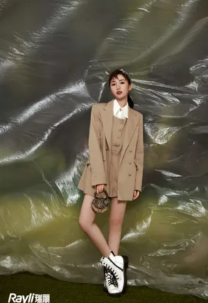 毛晓彤性感红裙写真图片_4