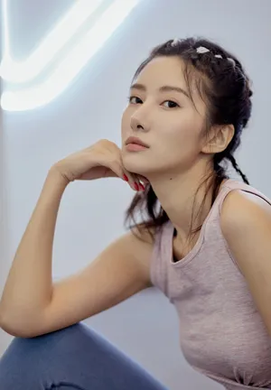 吴优性感露脐运动装写真图片_2