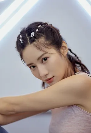 吴优性感露脐运动装写真图片_3