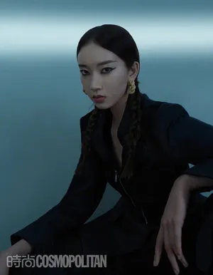 曾可妮刘令姿合体性感写真图片_7