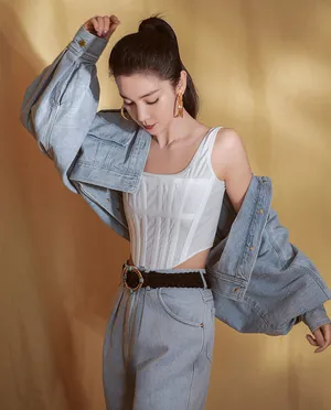 李冰冰马尾元气满满性感牛仔套装写真图片_2