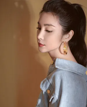 李冰冰马尾元气满满性感牛仔套装写真图片_3