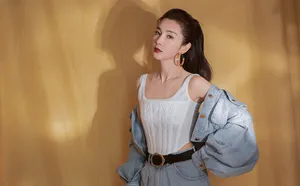 李冰冰马尾元气满满性感牛仔套装写真图片_4