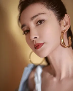 李冰冰马尾元气满满性感牛仔套装写真图片_5