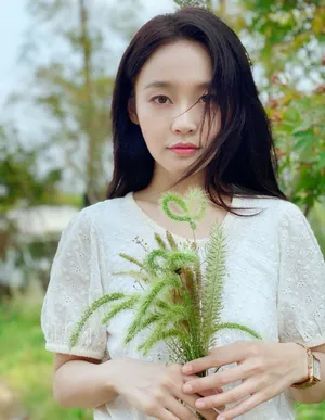 张佳宁白T清新甜美写真图片_1
