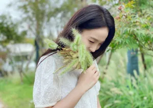 张佳宁白T清新甜美写真图片_4