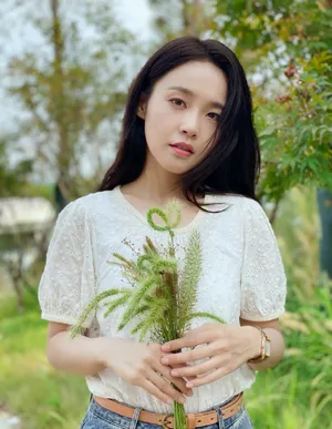 张佳宁白T清新甜美写真图片_5