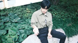 易烊千玺酷飒随性写真图片第16张