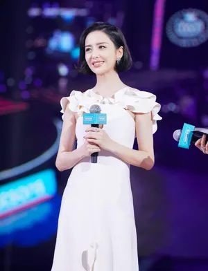 佟丽娅甜美优雅活动照图片_4