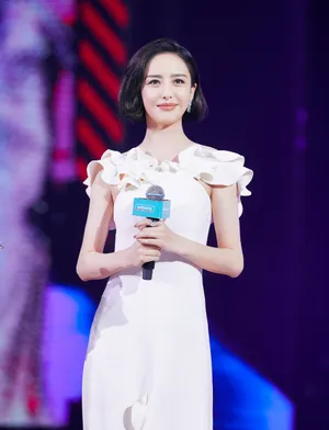 佟丽娅甜美优雅活动照图片_5