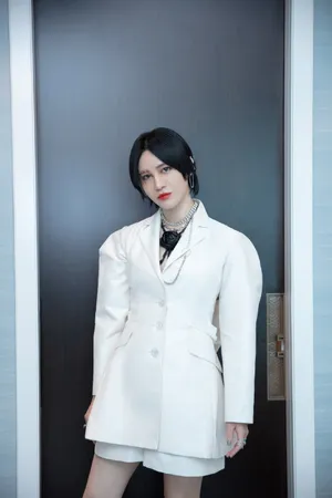 尚雯婕水钻花朵眼妆时尚性感写真图片