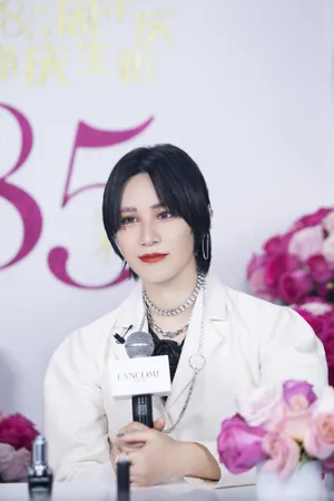 尚雯婕水钻花朵眼妆时尚性感写真图片_6