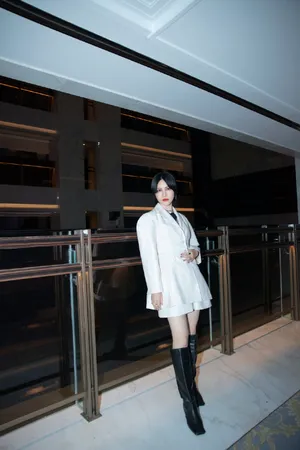 尚雯婕水钻花朵眼妆时尚性感写真图片_11