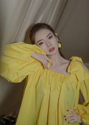 戚薇蝴蝶结小黄衣俏皮写真图片_8