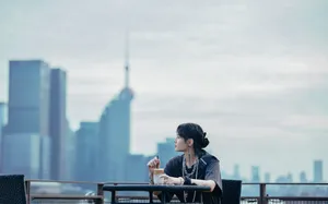 周笔畅蝴蝶结绑尾造型时尚写真_8