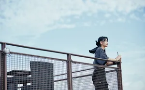 周笔畅蝴蝶结绑尾造型时尚写真_9