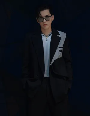 吴亦凡酷黑西装写真图片第5张