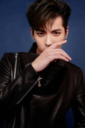 吴亦凡黑色皮衣写真图片第4张