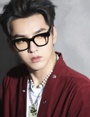 吴亦凡复古灯芯绒夹克写真图片第2张