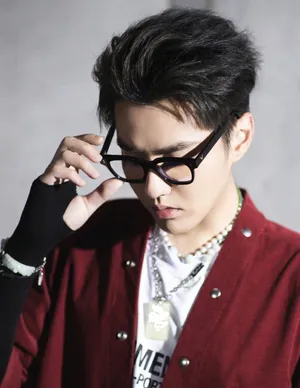 吴亦凡复古灯芯绒夹克写真图片第3张