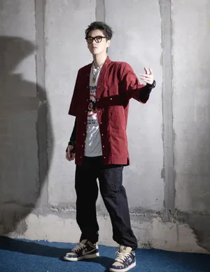 吴亦凡复古灯芯绒夹克写真图片第4张