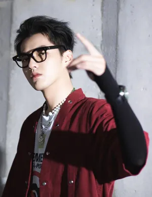 吴亦凡复古灯芯绒夹克写真图片_6