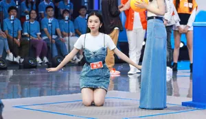 周也白T恤清甜写真图片_7