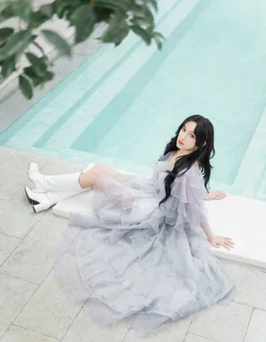 程潇紫色云朵裙优雅写真图片_2