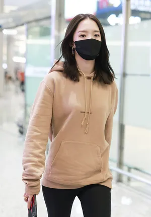 孟美岐初秋穿搭温柔满分自带气场机场照图片_3