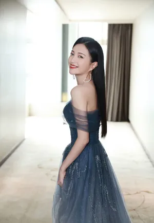 包文婧蓝色纱裙性感写真图片_7