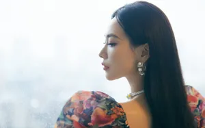 王霏霏性感鲜花裙写真图片_4