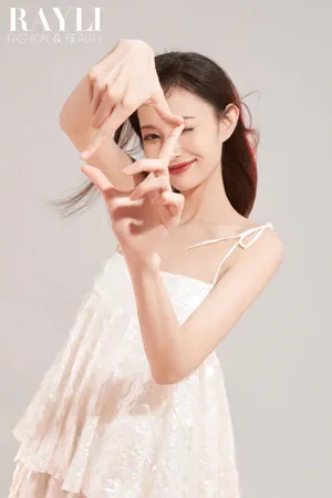 盖玥希吊带裙性感甜美图片_3
