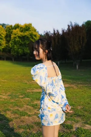 邓恩熙甜美少女写真图片