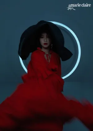 蓝盈莹时尚摩登杂志写真大片