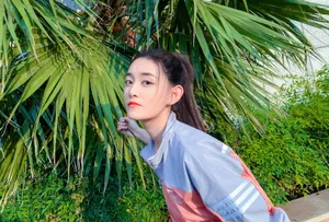 蒋依依运动装清新街拍照图片_4