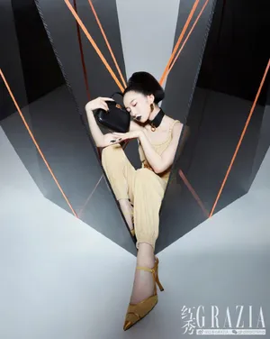 孟美岐复古高马尾黑唇大片写真图片_2