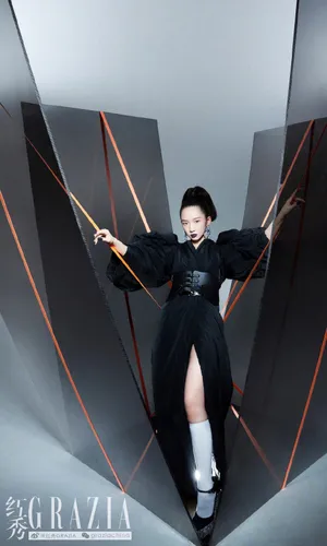 孟美岐复古高马尾黑唇大片写真图片_5