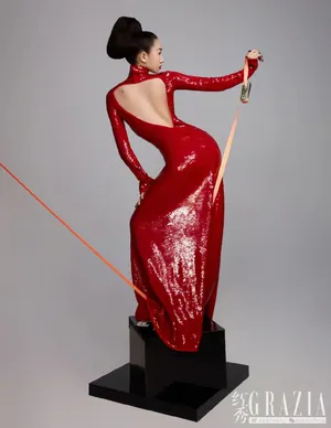 孟美岐复古高马尾黑唇大片写真图片_9