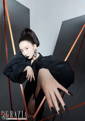 孟美岐复古高马尾黑唇大片写真图片_11