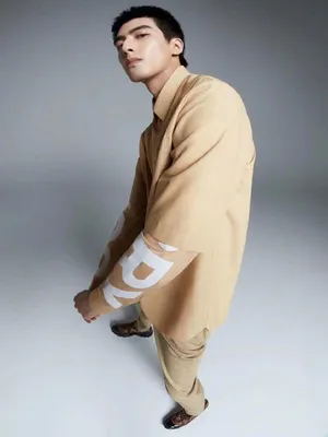 宋威龙寸头造型代言写真图片