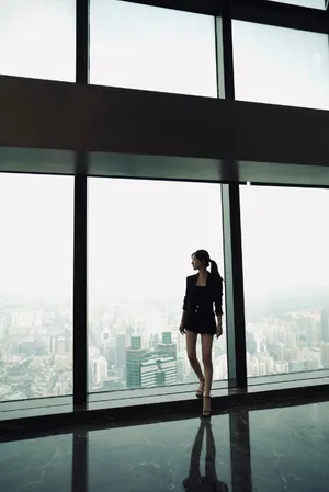 赵露思甜酷性感西装写真图片_1