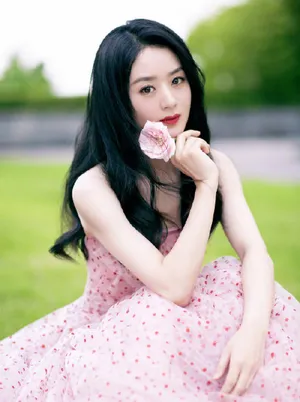 赵丽颖粉色波点抹胸裙性感甜美写真图片_3