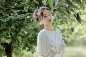 袁姗姗印花裙小清新写真图片_2