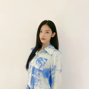 曾可妮蓝裙性感私服照图片