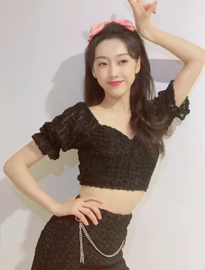 宣璐蝴蝶结露腰私服照图片_4