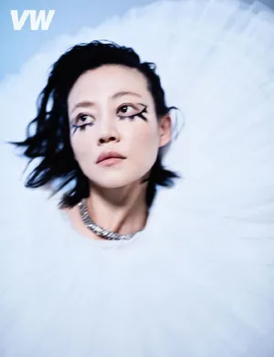 谭卓湿短发造型前卫写真图片_5