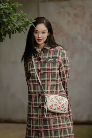 古力娜扎初秋复古光影大片写真图片_6