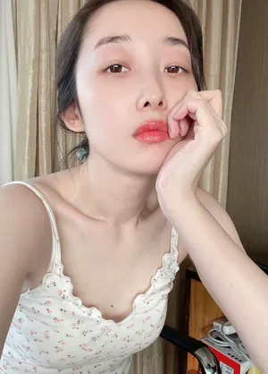 蒋梦婕吊带衫性感自拍照图片_2