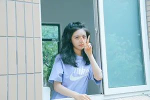 赵今麦俏丽甜美写真花絮图片_3